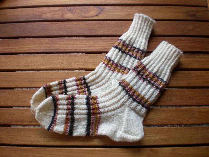 bunteSocken24.jpg (89263 Byte)